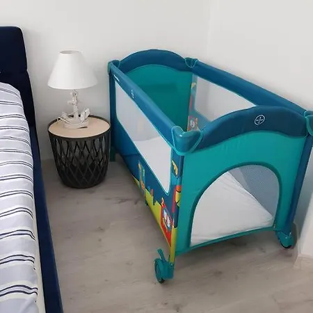 Apartman With A Garden Near Port In